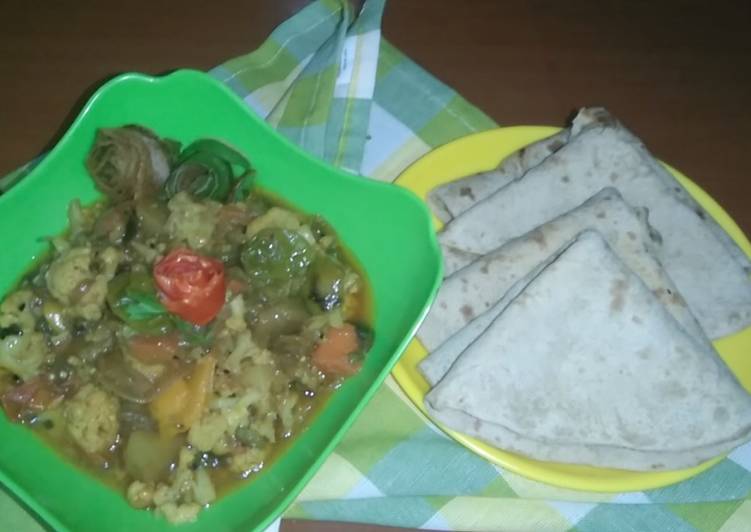 Mix vegetables with chapati.