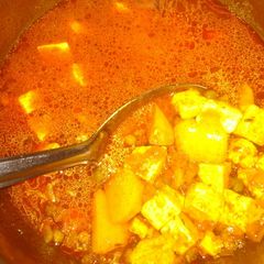 A picture of Aloo matar paneer.