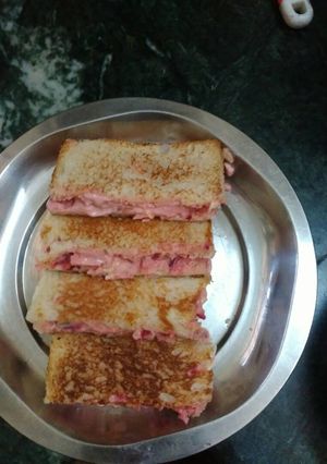 दही मायो सैंडविच (Curd Mayo sandwich recipe in hindi) रेसिपी मुख्य फोटो