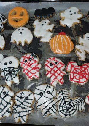 Una foto de Galletitas Halloween decoradas por los niños 🎃🎃