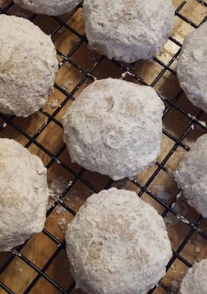 A picture of Cinnamon Snowballs.