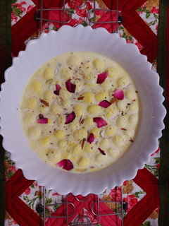अंगूरी रसमलाई(angoori rasmalai recipe in hindi) रेसिपी मुख्य फोटो