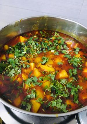 બટાકાનું રસાવાળું શાક (Bataka Rasavalu Shak Recipe In Gujarati) રેસીપી મુખ્ય ફોટો