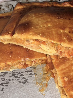Una foto de Empanada de pisto con atún