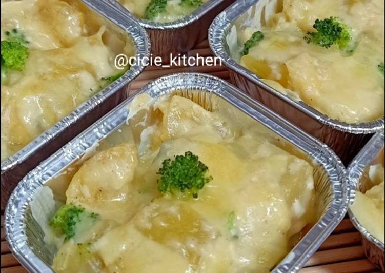 Cara Gampang Memasak Cheesy baked potatoes yang Lezat Sekali