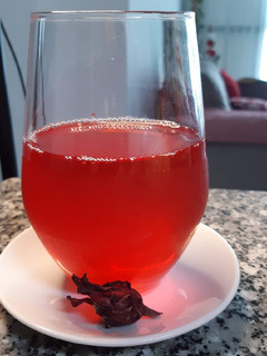 Una foto de Chicha de saril también conocido como agua de Jamaica 🎄☃️