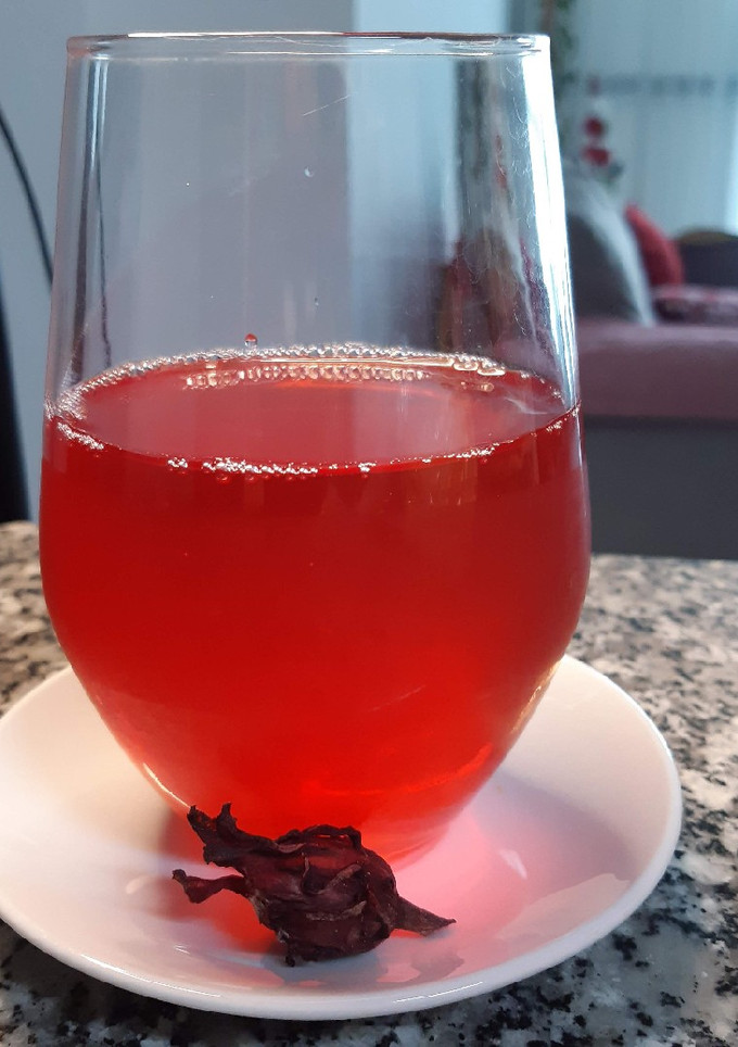 Una foto de Chicha de saril también conocido como agua de Jamaica 🎄☃️