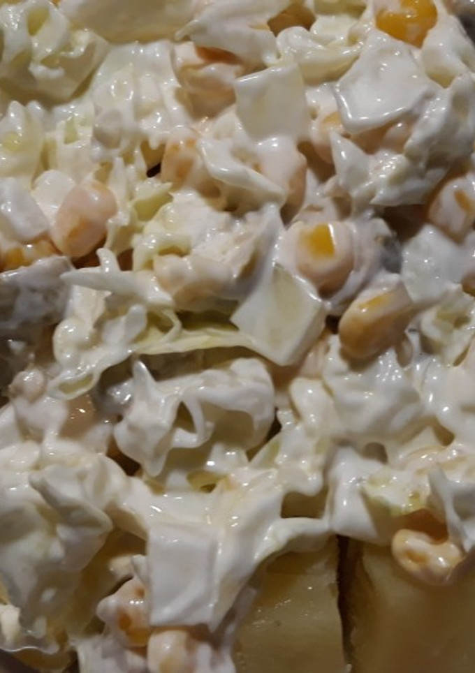 Una foto de Patata con ensalada