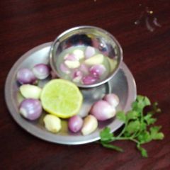 A picture of Onion garlic pickle.