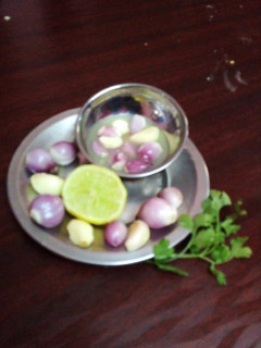 A picture of Onion garlic pickle.