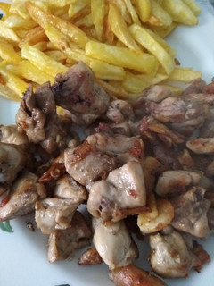 Una foto de 🐔 Pollo al ajillo