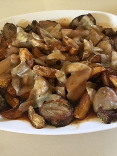 Una foto de Poutine