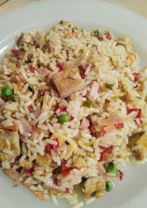 Una foto de Arroz tres delicias frito