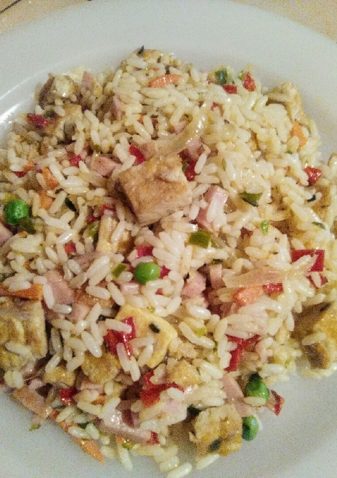 Una foto de Arroz tres delicias frito