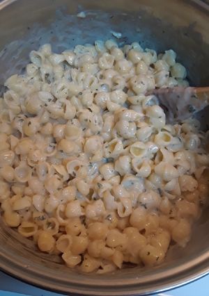 A picture of Creamy Garlic Shells.