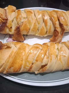 A picture of Mango braided strudel.