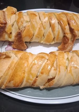 A picture of Mango braided strudel.