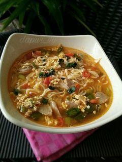 Foto resep MIE TEK-TEK pedas dari mie instan goreng