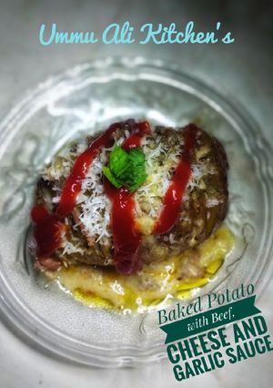 Foto resep Baked potato with beef, cheese and garlic sauce