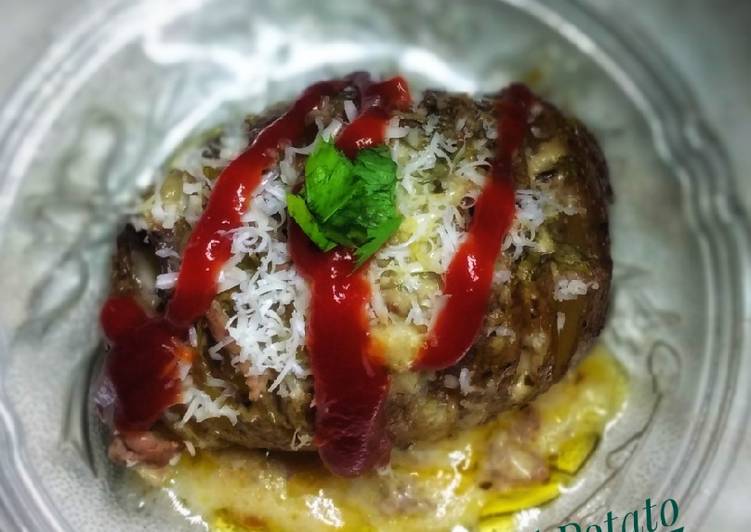 Baked potato with beef, cheese and garlic sauce