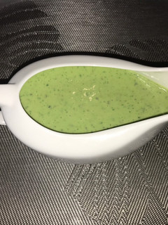 Una foto de Salsa de albahaca para aliñar ensaladas