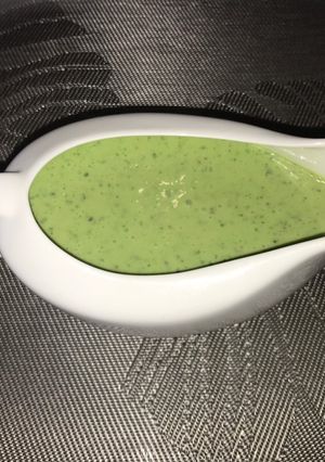 Una foto de Salsa de albahaca para aliñar ensaladas
