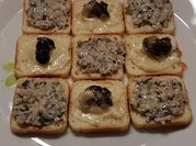 Una foto de aperitivo de canapé