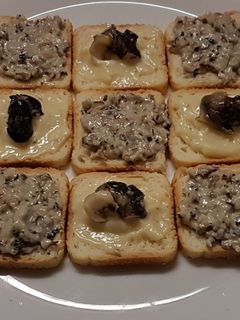 Una foto de Aperitivos de canapés de cañadillas con alioli