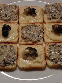 Una foto de Aperitivos de canapés de cañadillas con alioli