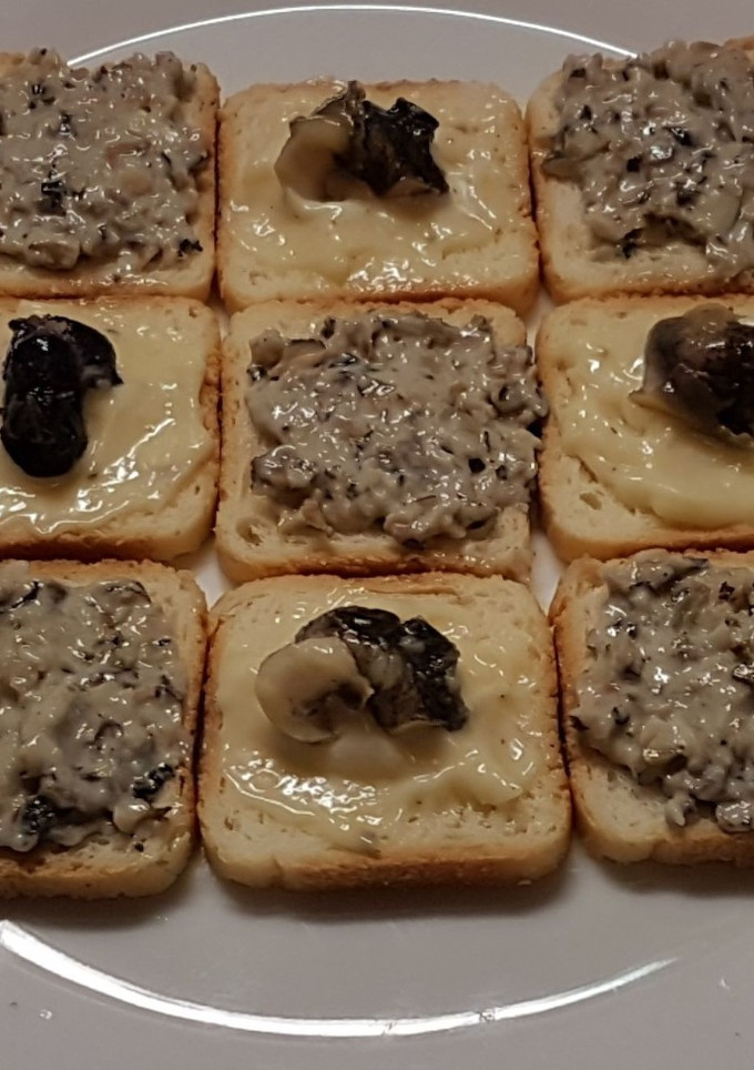 Una foto de Aperitivos de canapés de cañadillas con alioli