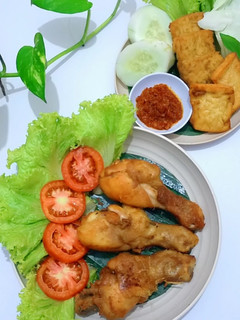 Foto resep Ayam goreng ungkep lalapan praktis