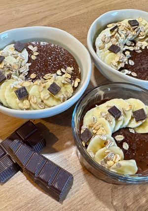 Une photo de Tapioca au lait végétal, chocolat noir et banane