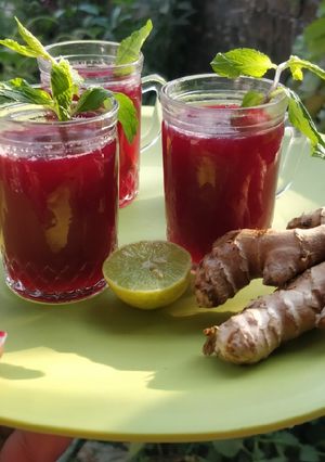 બીટ - ગાજર શોર્ટ્સ (beet-gajar shots recipe in gujarati) રેસીપી મુખ્ય ફોટો