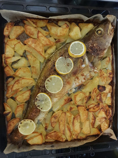 Una foto de Bacalao al limón asado con patatas