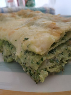 Una foto de Lasaña Bechamel de Brócoli y Pesto con Champiñones