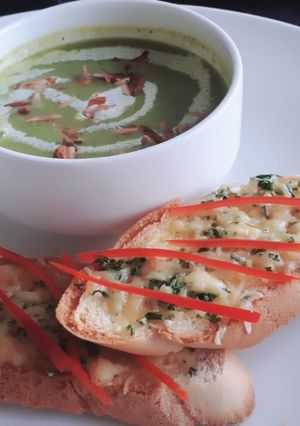 A picture of Broccoli almandine cream soup.