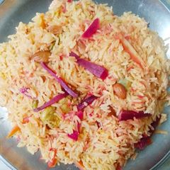 A picture of Chicken pulao.
