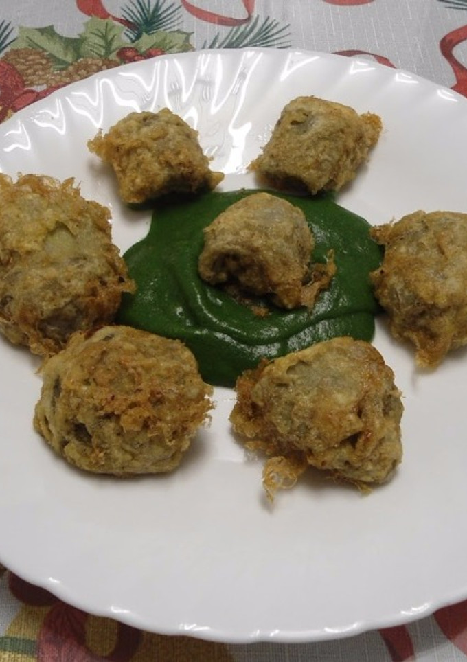 Una foto de Alcachofas rebozadas con crema de espinacas
