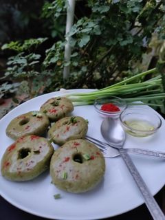 ગ્રીન ગાર્લિક ખીચું (Green Garlic Khichu Recipe In Gujarati) રેસીપી મુખ્ય ફોટો