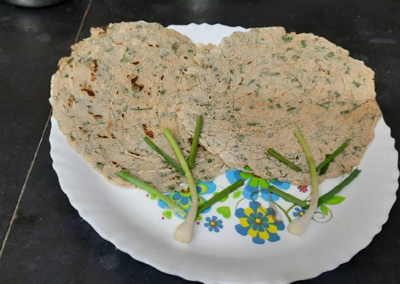 Big green garlic jowar flour bhakri