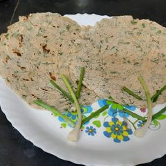 A picture of Big green garlic jowar flour bhakri.