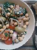 Ensalada de Garbanzos con Tomatitos, Cebolla y Aceitunas Verdes