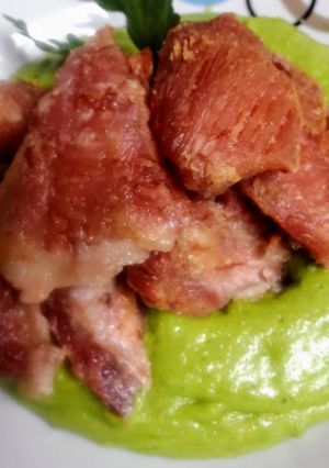 Una foto de Polenta con espinaca y Chicharron👩‍🍳