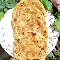 A picture of Acahri paratha.