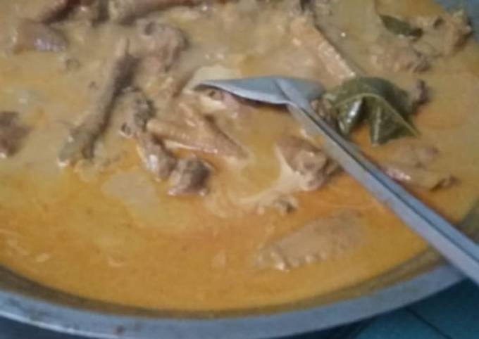 Gulai ayam bakar bumbu kelapa gongseng