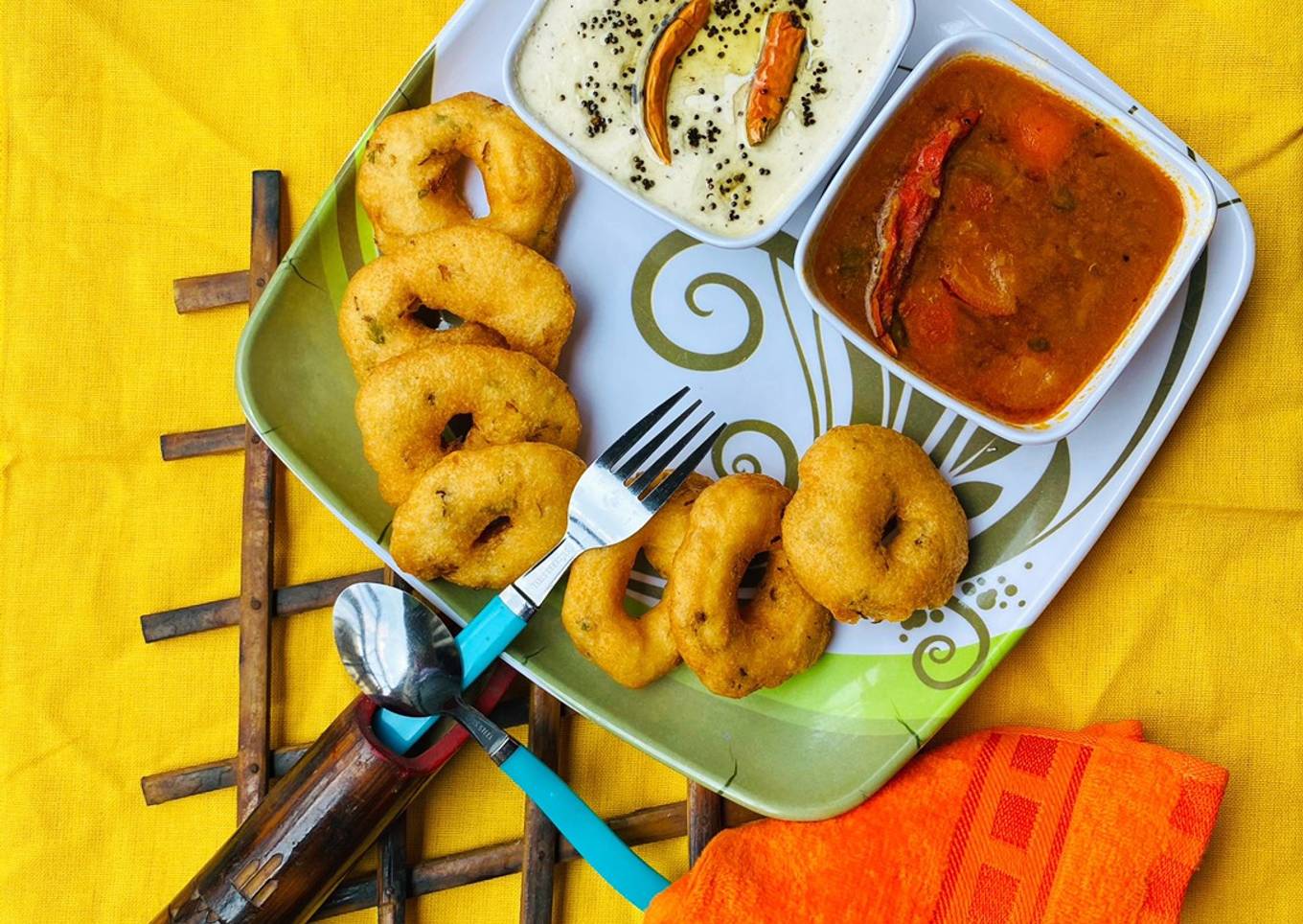 All time favourite SAMBHAR WADA WITH COCONUT Chutney