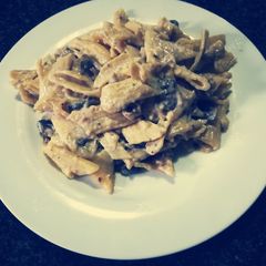 A picture of Chicken & Mushroom pasta.