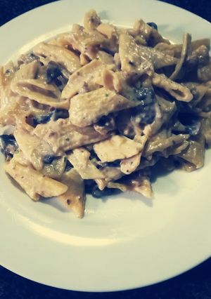 A picture of Chicken & Mushroom pasta.