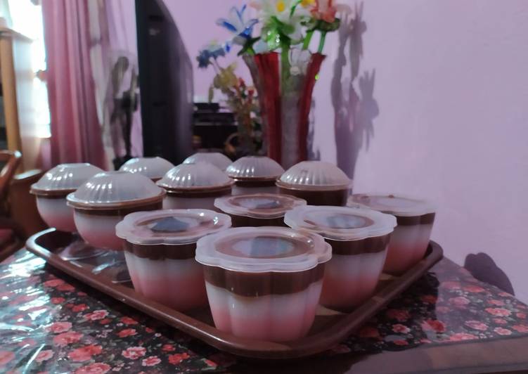 Puding 3 Rasa, Vanila, Strobery with vla cokelat