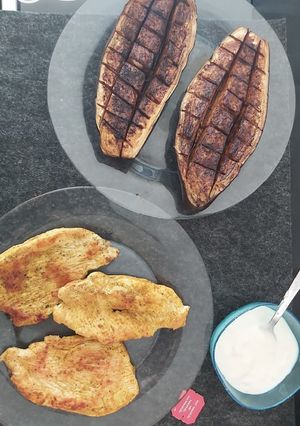 Una foto de Dinar; menú